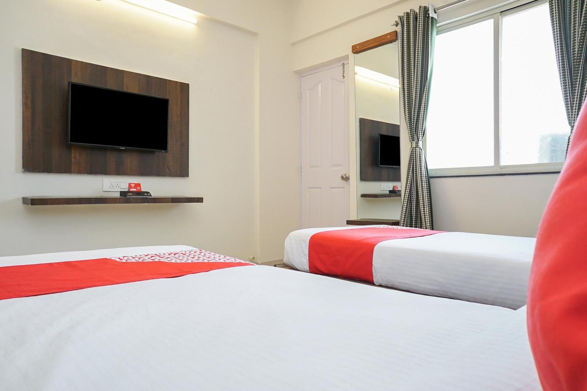 Oyo Twin Tower 2 Hotel Hindzsevádi Kültér fotó